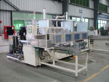 HR-發(fā)動(dòng)機(jī)部件步進(jìn)式定點(diǎn)定位噴淋清洗機(jī)