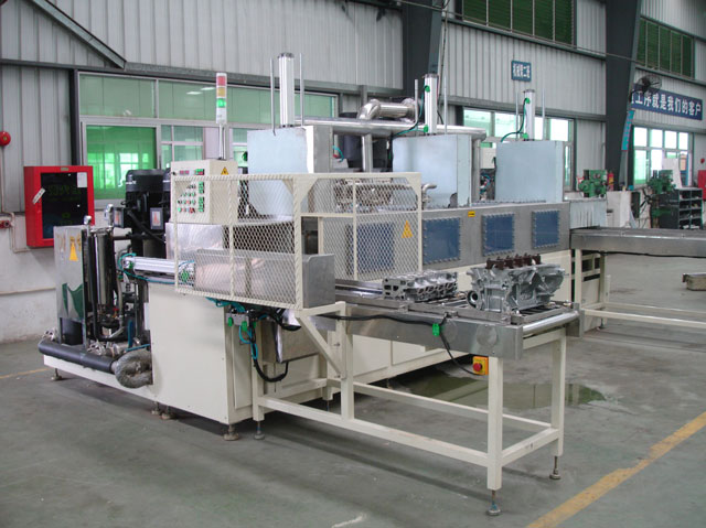 HR-發(fā)動(dòng)機(jī)部件步進(jìn)式定點(diǎn)定位噴淋清洗機(jī)